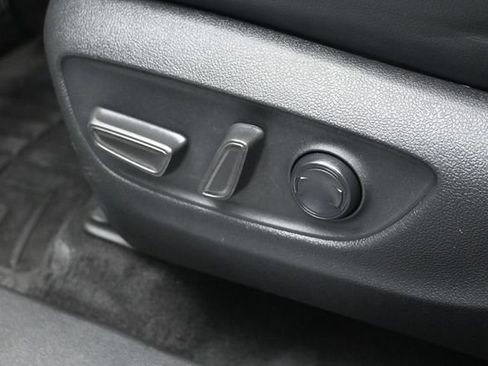 Used 2023 Toyota Highlander XLE FWD image 25