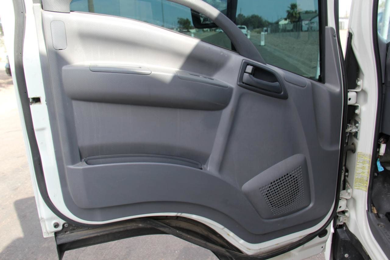 Used 2018 Isuzu NPR RWD image 11