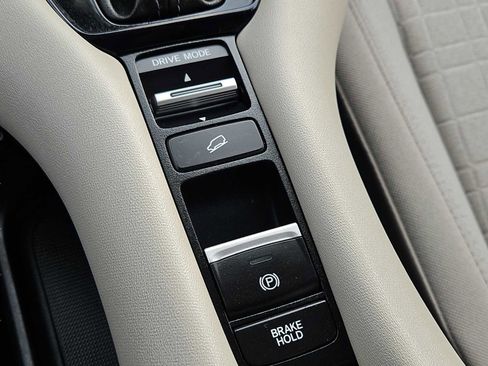 Certified 2024 Honda HR-V LX image 16