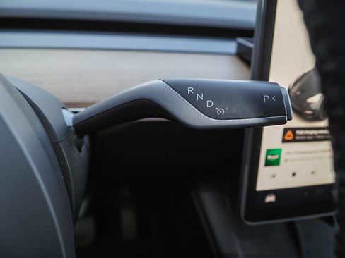 Used 2022 Tesla Model Y Long Range AWD/4WD image 31
