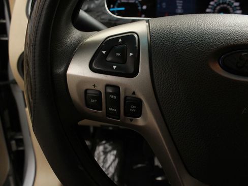 Used 2016 Ford Taurus SE FWD image 35