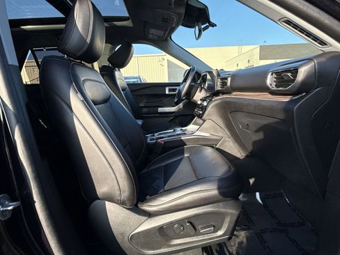 Used 2023 Ford Explorer Limited w/ Equipment Group 301A image 28