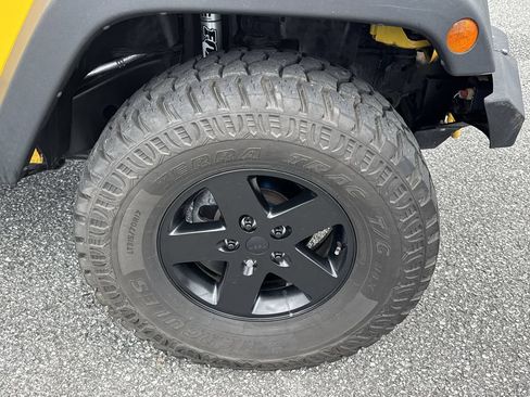 Used 2015 Jeep Wrangler Unlimited Rubicon w/ Connectivity Group AWD/4WD image 13
