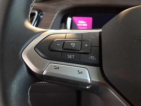 Used 2025 Volkswagen Atlas SEL image 15