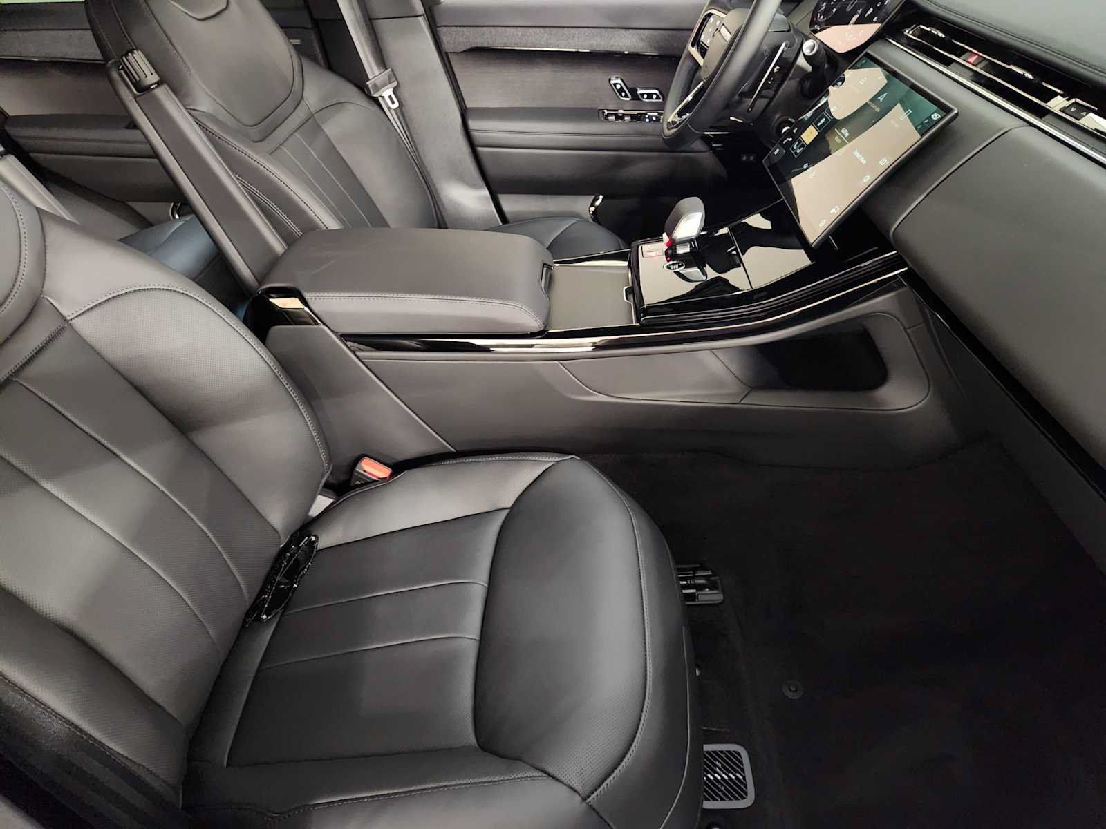 New 2027 Land Rover Range Rover Sport Dynamic SE AWD/4WD image 3