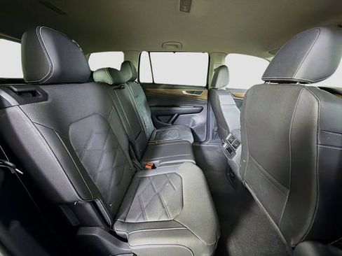 Used 2025 Volkswagen Atlas SE FWD image 30