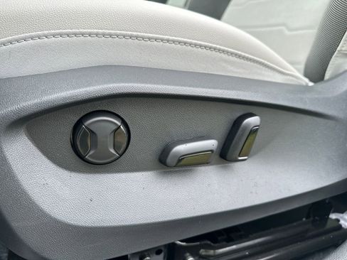 New 2026 Volkswagen Taos SE AWD/4WD image 9