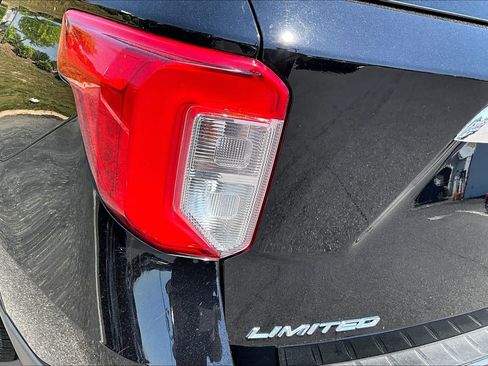 Used 2023 Ford Explorer Limited w/ Equipment Group 301A AWD/4WD image 29