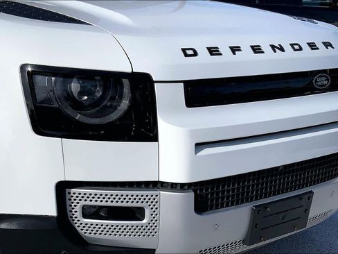 Used 2025 Land Rover Defender 110 S image 28