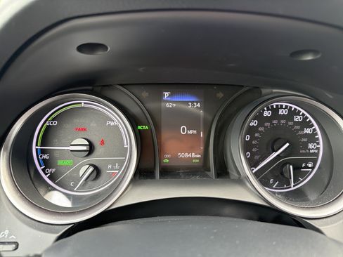 Used 2023 Toyota Camry SE w/ Cold Weather Package FWD image 17