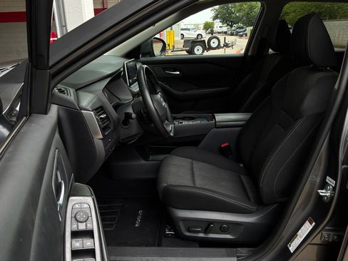 Used 2025 Nissan Rogue SV FWD image 10