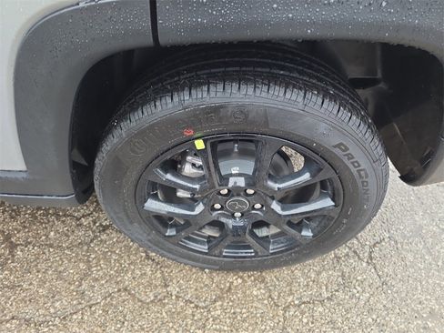 New 2026 Jeep Compass Latitude image 28