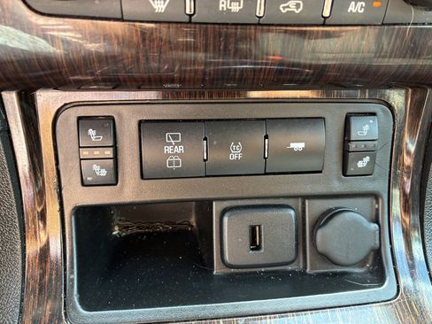 Used 2016 Chevrolet Traverse LT w/ Traveler's Package AWD/4WD image 12