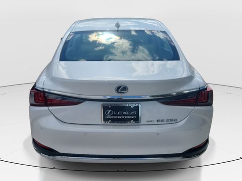 Used 2024 Lexus ES 250 w/ Premium Package image 6