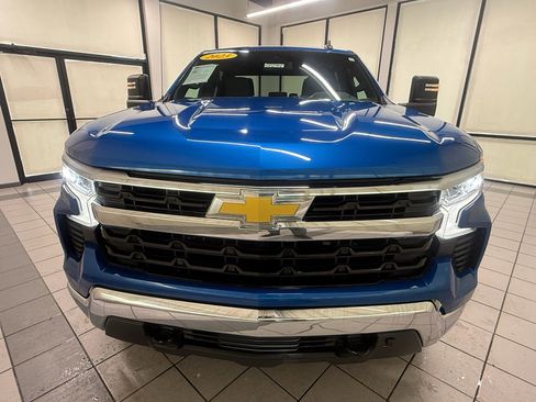 Used 2023 Chevrolet Silverado 1500 LT AWD/4WD image 11