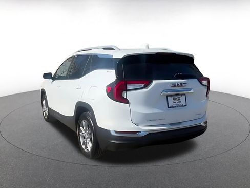 Used 2024 GMC Terrain SLT image 11
