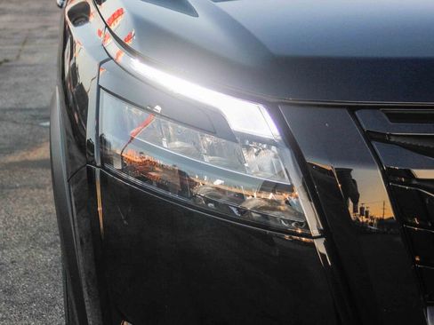 New 2025 Nissan Pathfinder SV w/ Black Appearance Package image 5