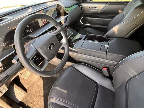 Certified 2025 INFINITI QX80 Luxe image 13