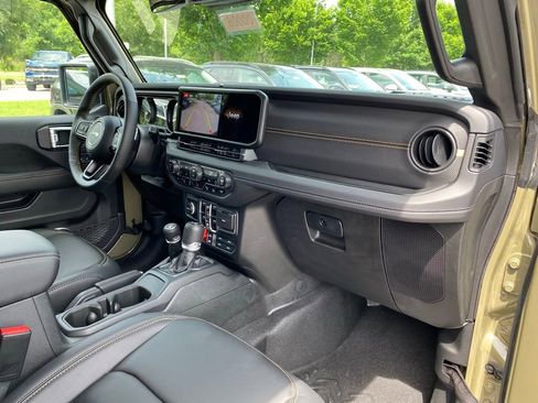 Used 2025 Jeep Wrangler Unlimited Rubicon 392 AWD/4WD image 31