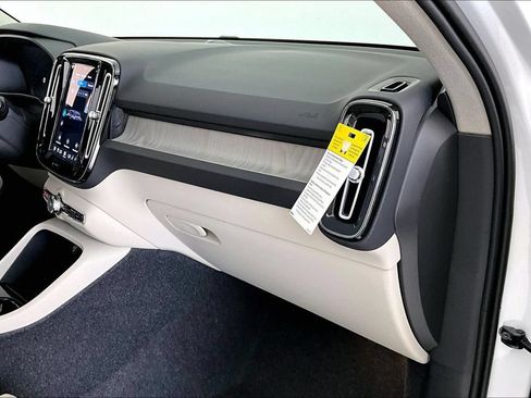 New 2026 Volvo XC40 B5 Plus w/ Protection Package Premier AWD/4WD image 9