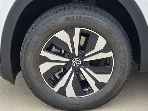 New 2026 Volkswagen Atlas SE FWD image 11