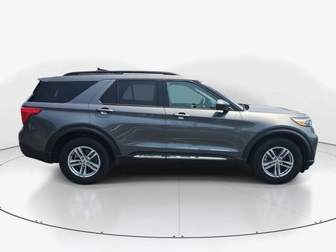 Used 2023 Ford Explorer XLT w/ Equipment Group 202A AWD/4WD image 2
