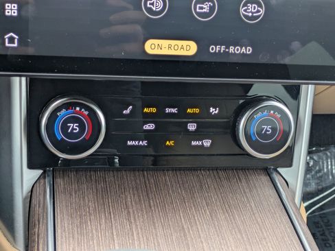 Used 2023 Land Rover Range Rover SE image 16