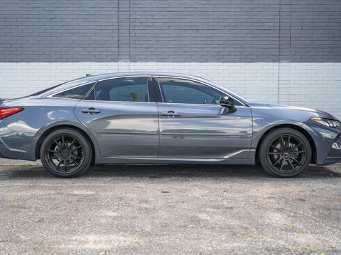 Used 2019 Toyota Avalon XSE FWD image 4