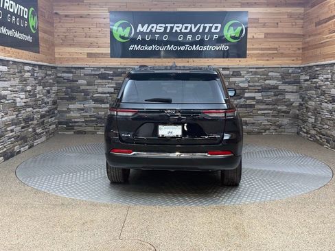 Used 2023 Jeep Grand Cherokee Limited w/ Luxury Tech Group II image 8