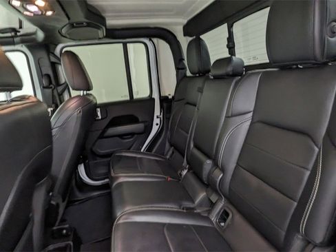 Used 2020 Jeep Gladiator Overland w/ Dual Top Group image 32
