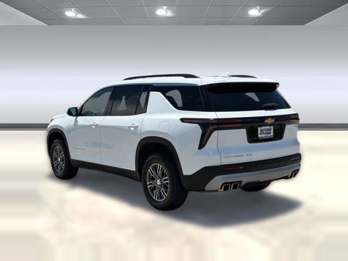 Used 2025 Chevrolet Traverse LT AWD/4WD image 3