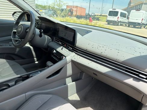 Used 2025 Hyundai Elantra SEL FWD image 23