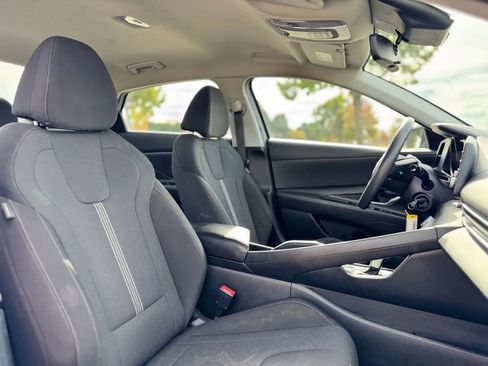 Used 2021 Hyundai Elantra SE image 15