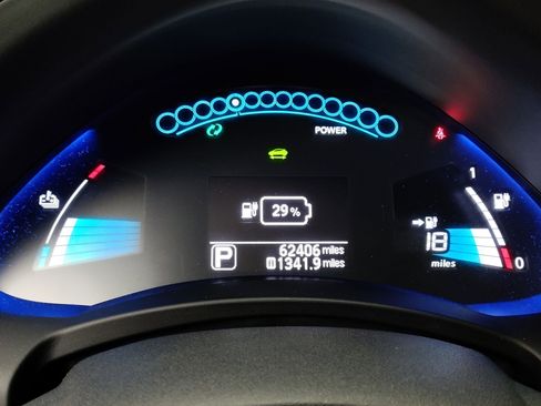 Used 2015 Nissan Leaf SL w/ Premium Package image 21