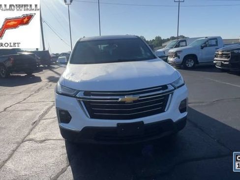 Used 2023 Chevrolet Traverse LT FWD image 3