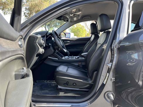 Used 2020 Alfa Romeo Stelvio Ti w/ Nero Edizione image 4