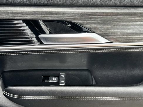 Used 2024 Jeep Wagoneer L Series II image 15