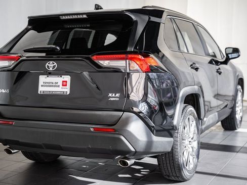 Used 2020 Toyota RAV4 XLE Premium image 4