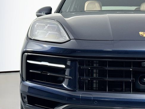 Used 2025 Porsche Cayenne Coupe image 14