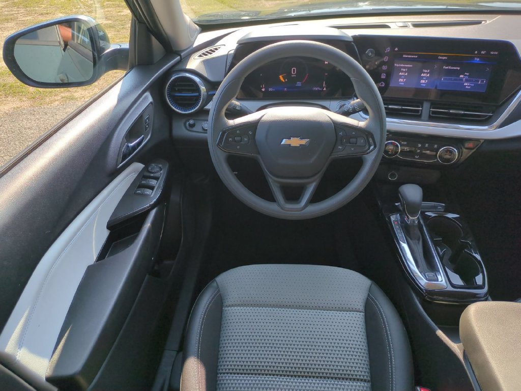 Used 2026 Chevrolet Trax LT FWD image 28