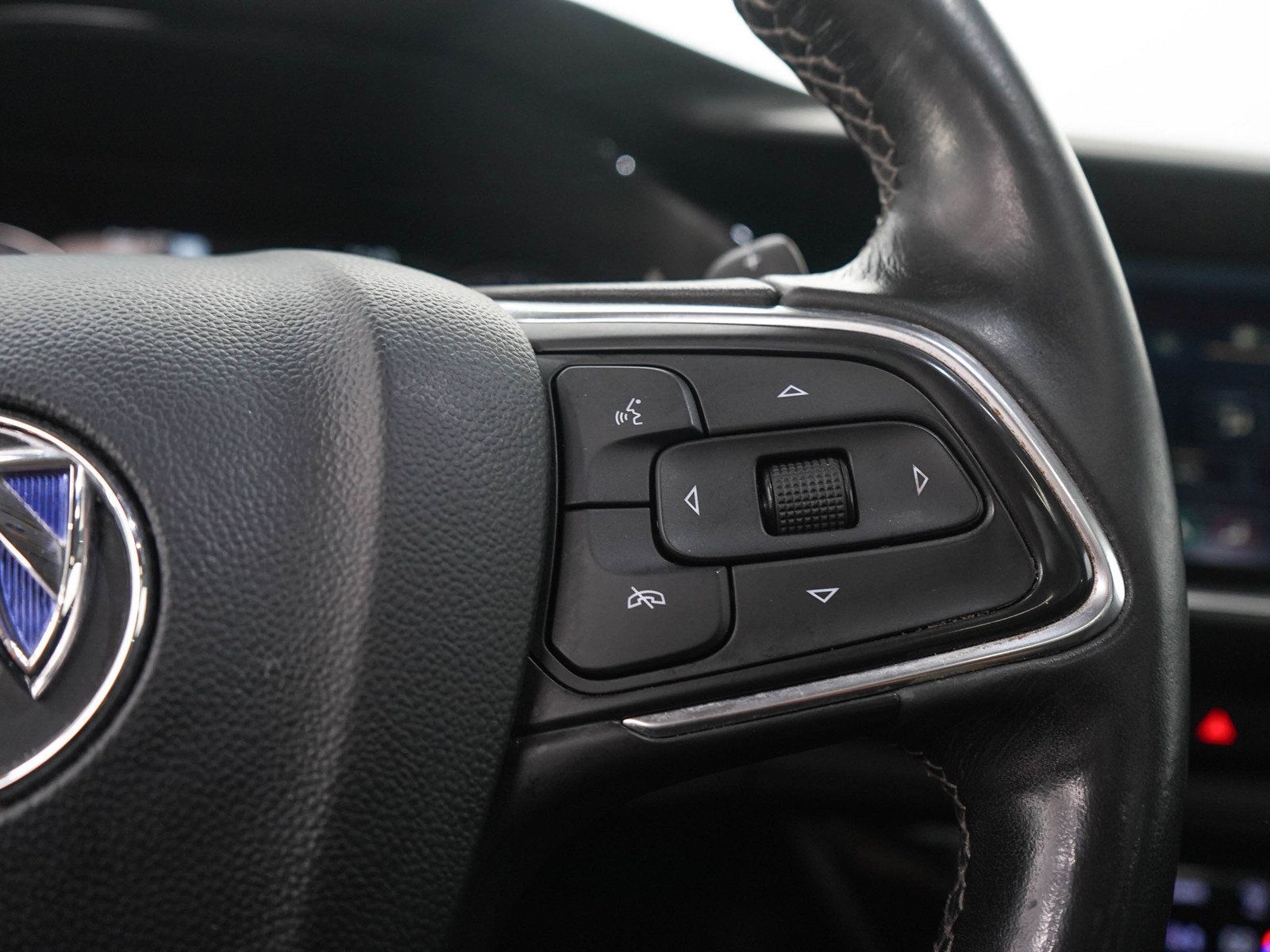 Used 2021 Buick Envision Essence w/ Technology Package I AWD/4WD image 28