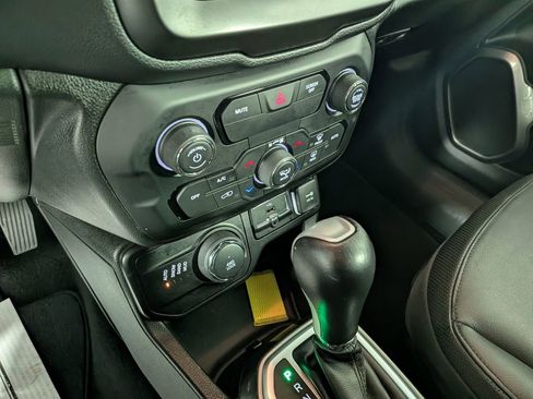 Used 2019 Jeep Renegade Limited image 25