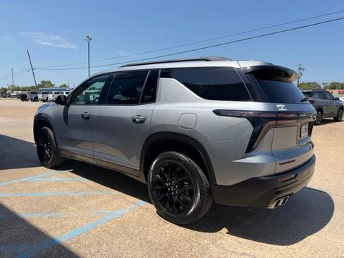 Used 2026 Chevrolet Traverse LT w/ Midnight/Sport Edition FWD image 3