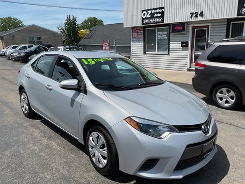 Used 2015 Toyota Corolla LE FWD image 2