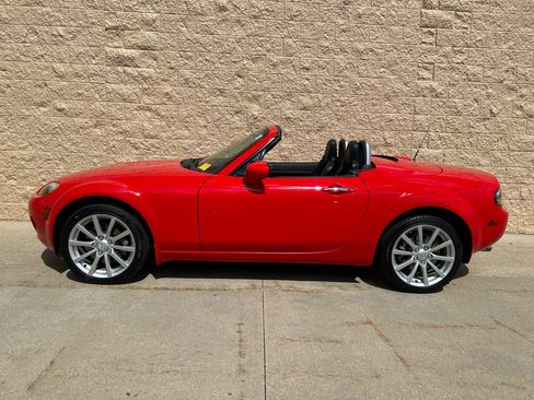 Used 2007 MAZDA MX-5 Miata Grand Touring w/ Premium Pkg RWD image 2