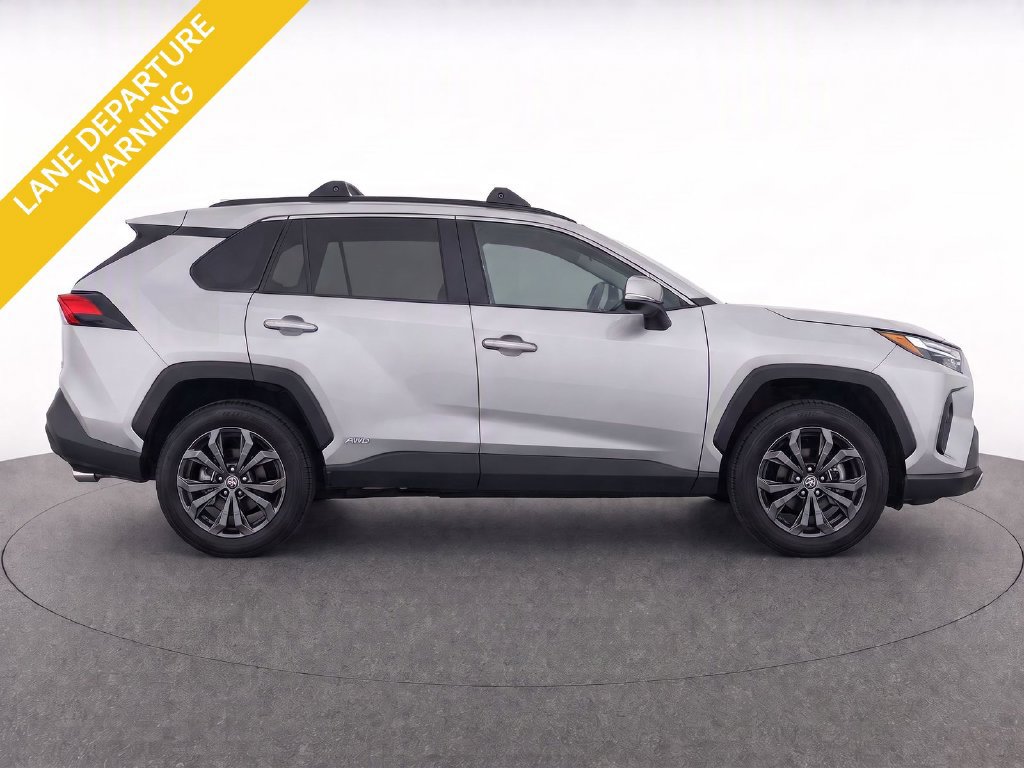 Used 2022 Toyota RAV4 XLE Premium AWD/4WD image 8