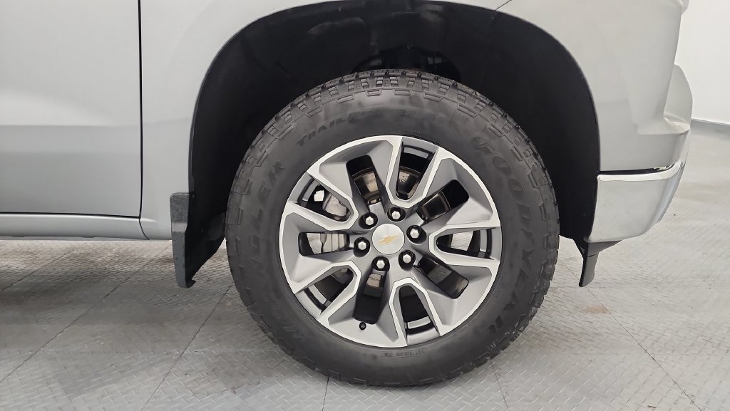 Used 2023 Chevrolet Silverado 1500 LT w/ Safety Package AWD/4WD image 24