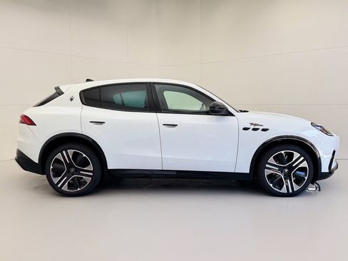 New 2025 Maserati Grecale Folgore image 3