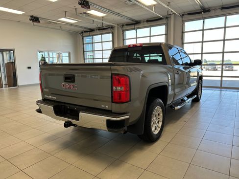 Used 2017 GMC Sierra 1500 SLE w/ SLE Value Package AWD/4WD image 5