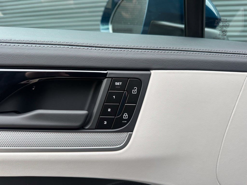 Certified 2026 Porsche Cayenne AWD/4WD image 20